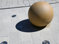 SCHERER-GEROLD-STEINKUGEL-IM-RAUM