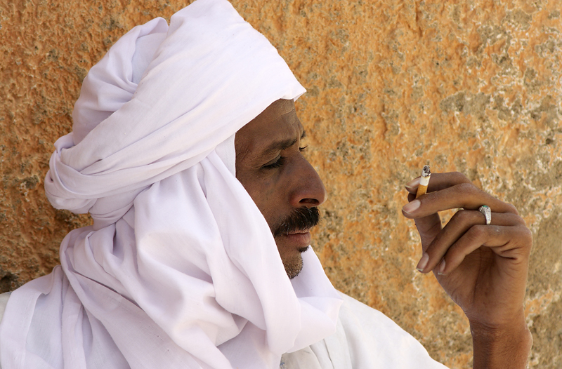 Rauchender Tuareg
